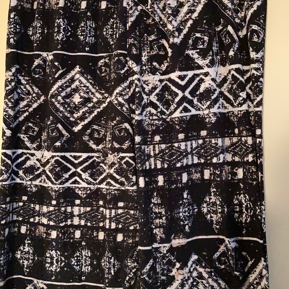 Patterned Leggings - Picture 2 of 3